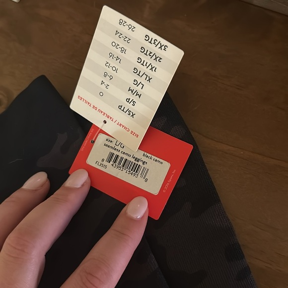 Seamless Shaping Leggings NWT Black Camo - Picture 3 of 5